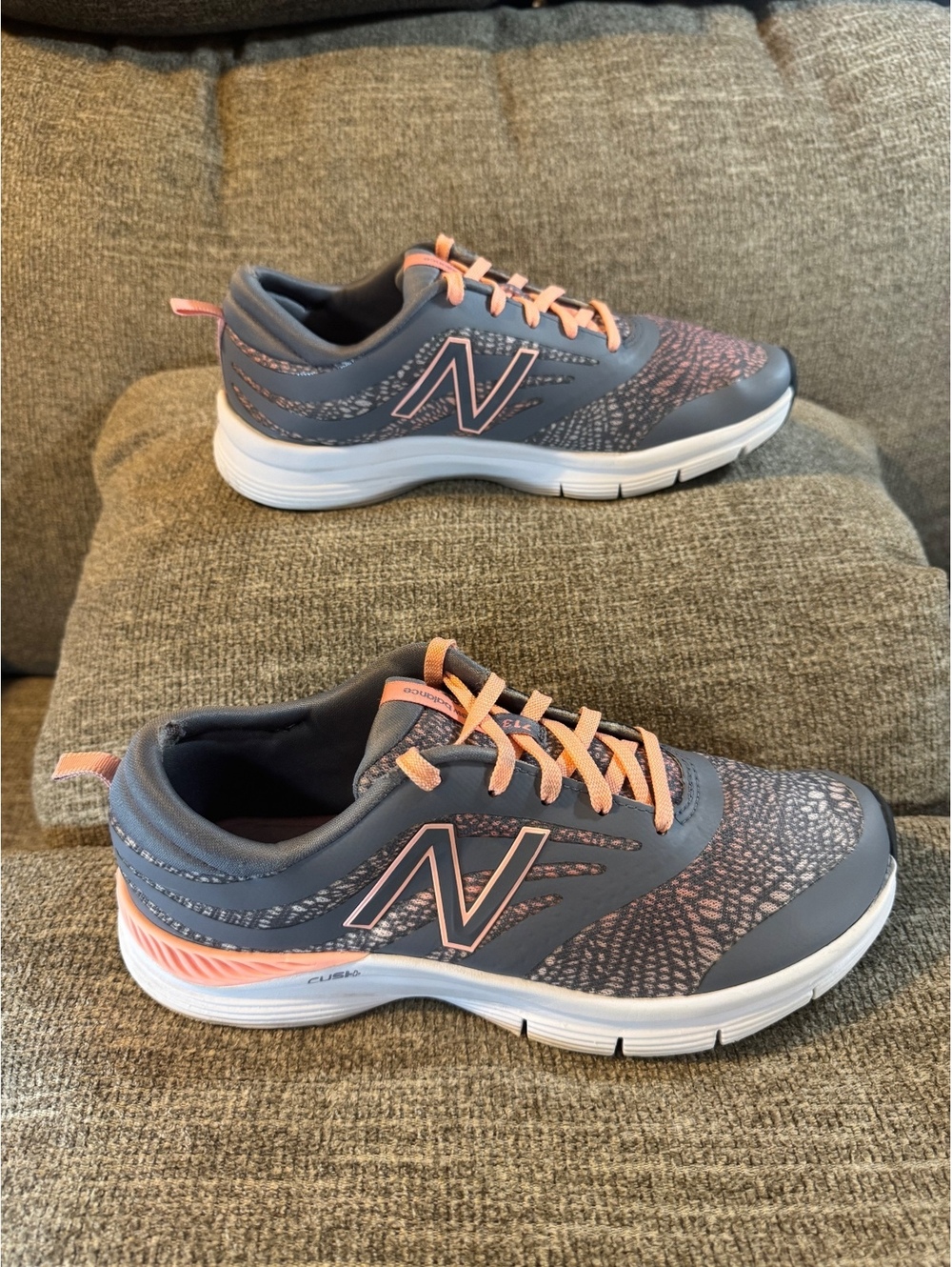 New Balance 713 Cush+ Grey & Peach Cross Training Sneakers Women's Size 9